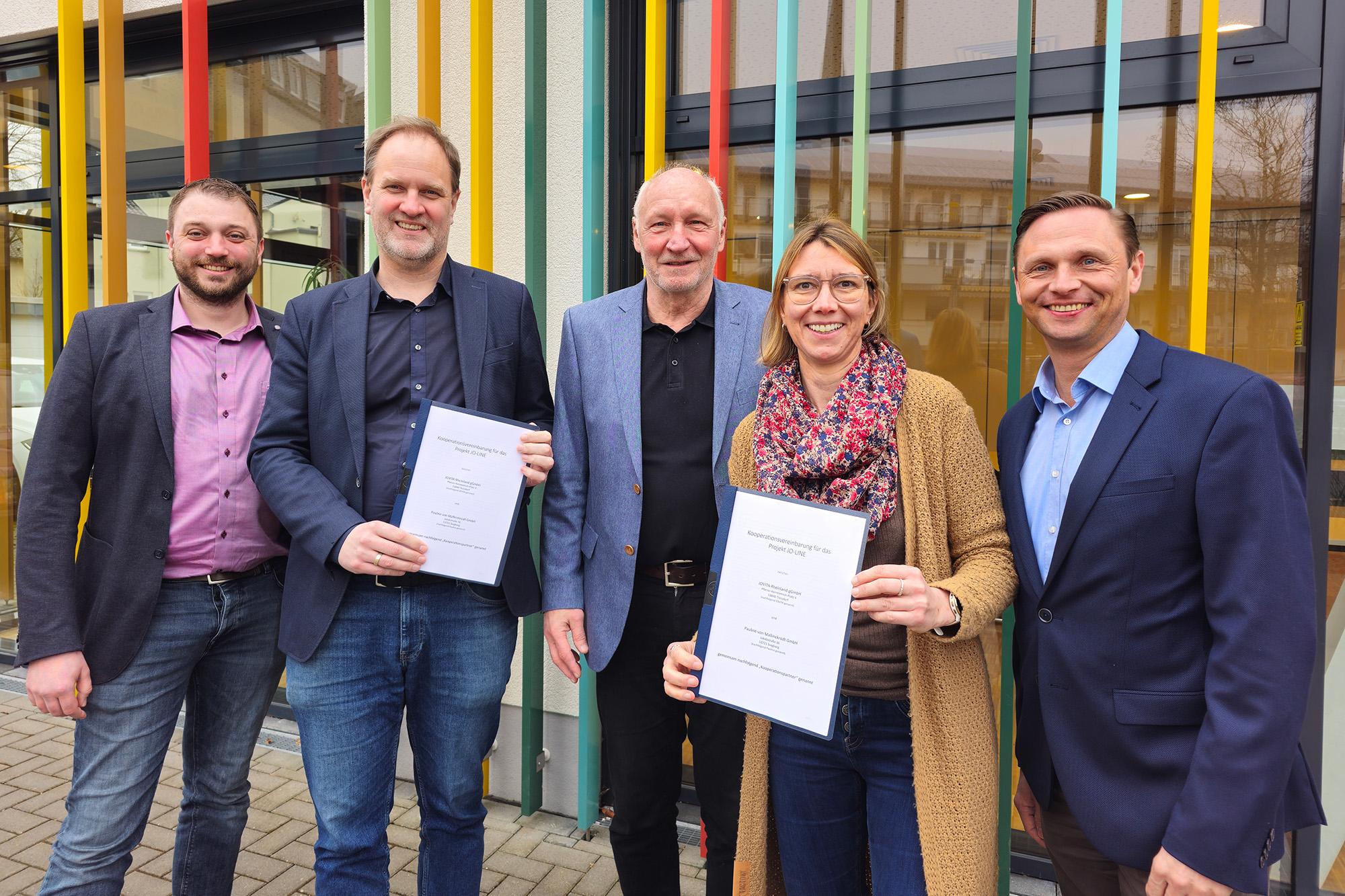 Foto Kooperation v.l.: Matthis Reichstein und Dr. Thomas Pruisken, beide Geschäftsführung JOVITA Rheinland, JOLINE-Projektkoordinator Dirk Dettmann, Sonja Boddenberg und Thomas Arentz, beide Geschäftsführung Kinderheim Pauline